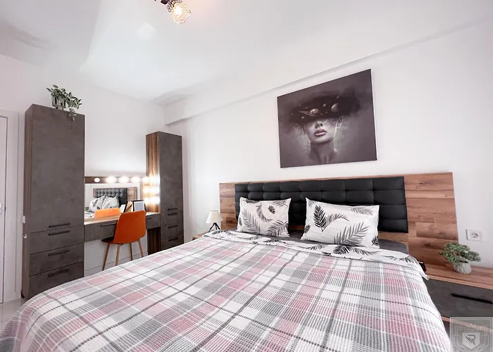Renthouse Apartments Perla